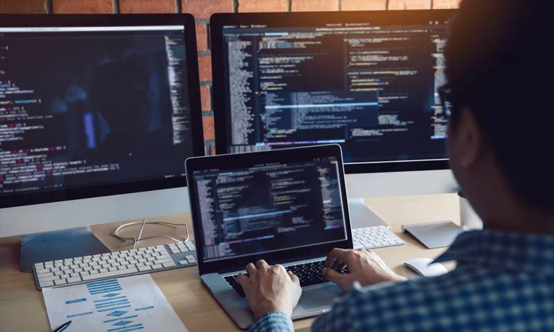 数据科学选型:R与Python如何赋能绥芬河市网站建设?